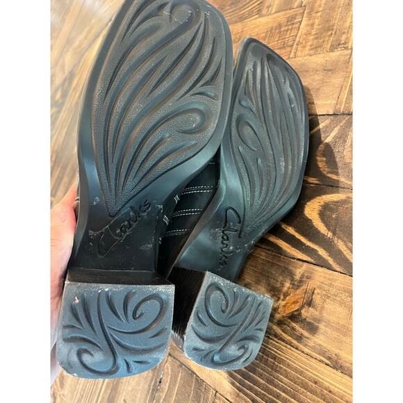 Clarks Y2K Slip On Block Heel Bootie Women 6.5 Leather Grunge Pump Square Toe - Picture 8 of 9